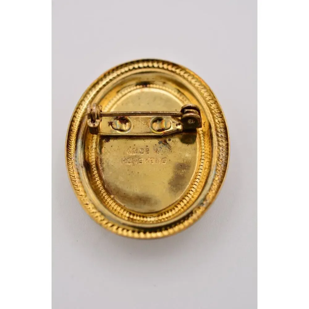 Vintage Cameo Pin Brooch Antiqued Gold Oval Small Made in Hong Kong Signed Bin4